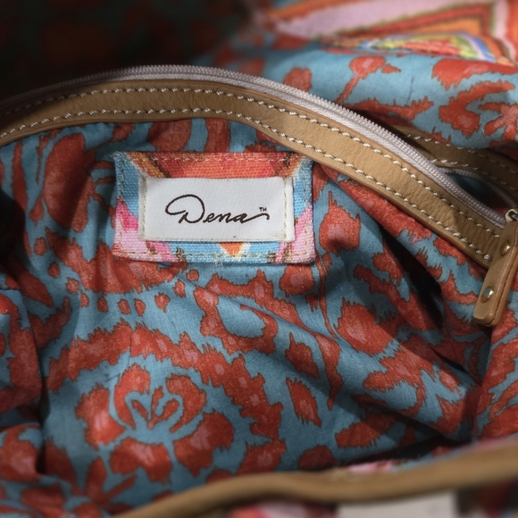 Dena Vibrant Chevron Large Travel Tote Bag - Picture 4 of 7